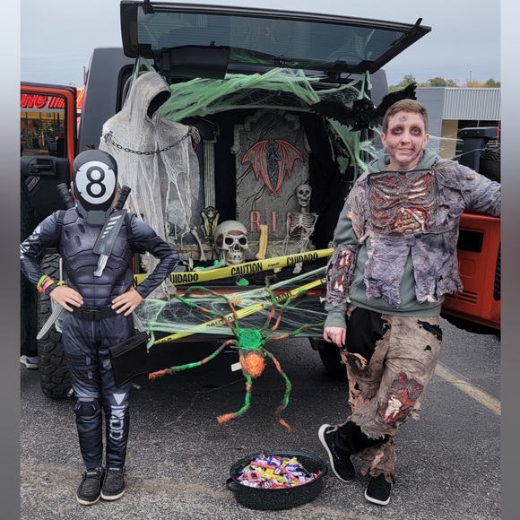 Alittle about meee💛 - Picture 4 of 4